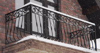 Балкон кованый со вставками на балясинах гнутой формы, Черный (15)
